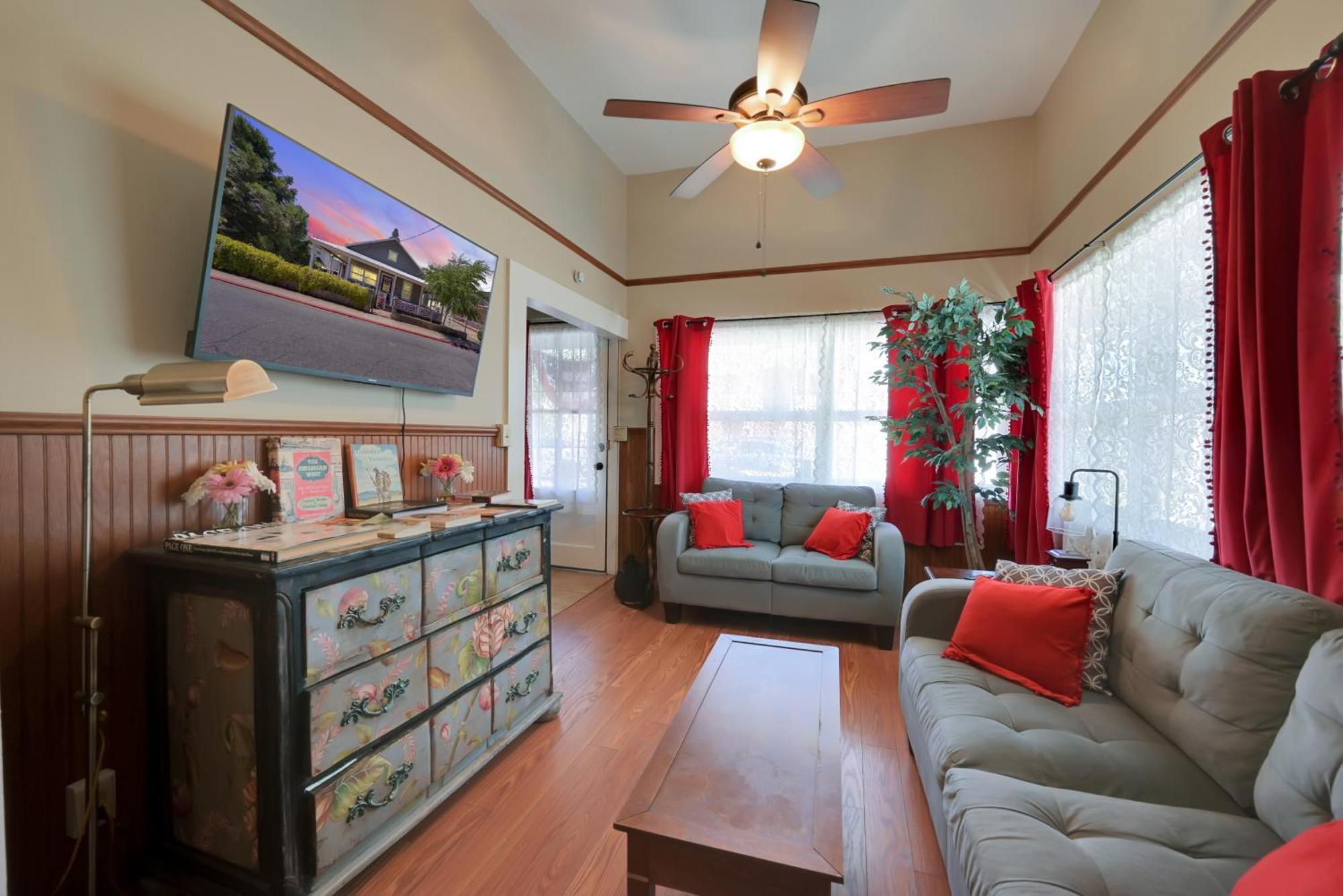 Spacious Downtown Jackson Retreat- Historic Hangout Екстер'єр фото