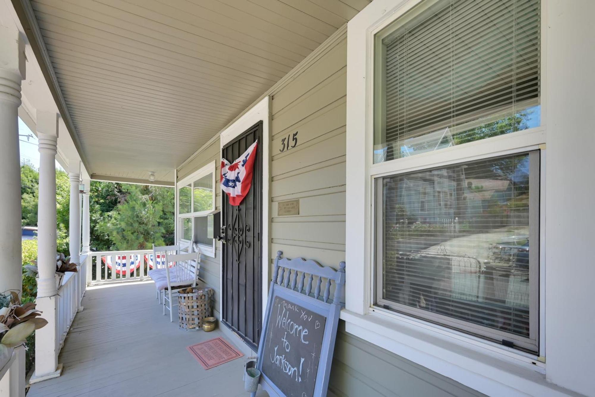 Spacious Downtown Jackson Retreat- Historic Hangout Екстер'єр фото
