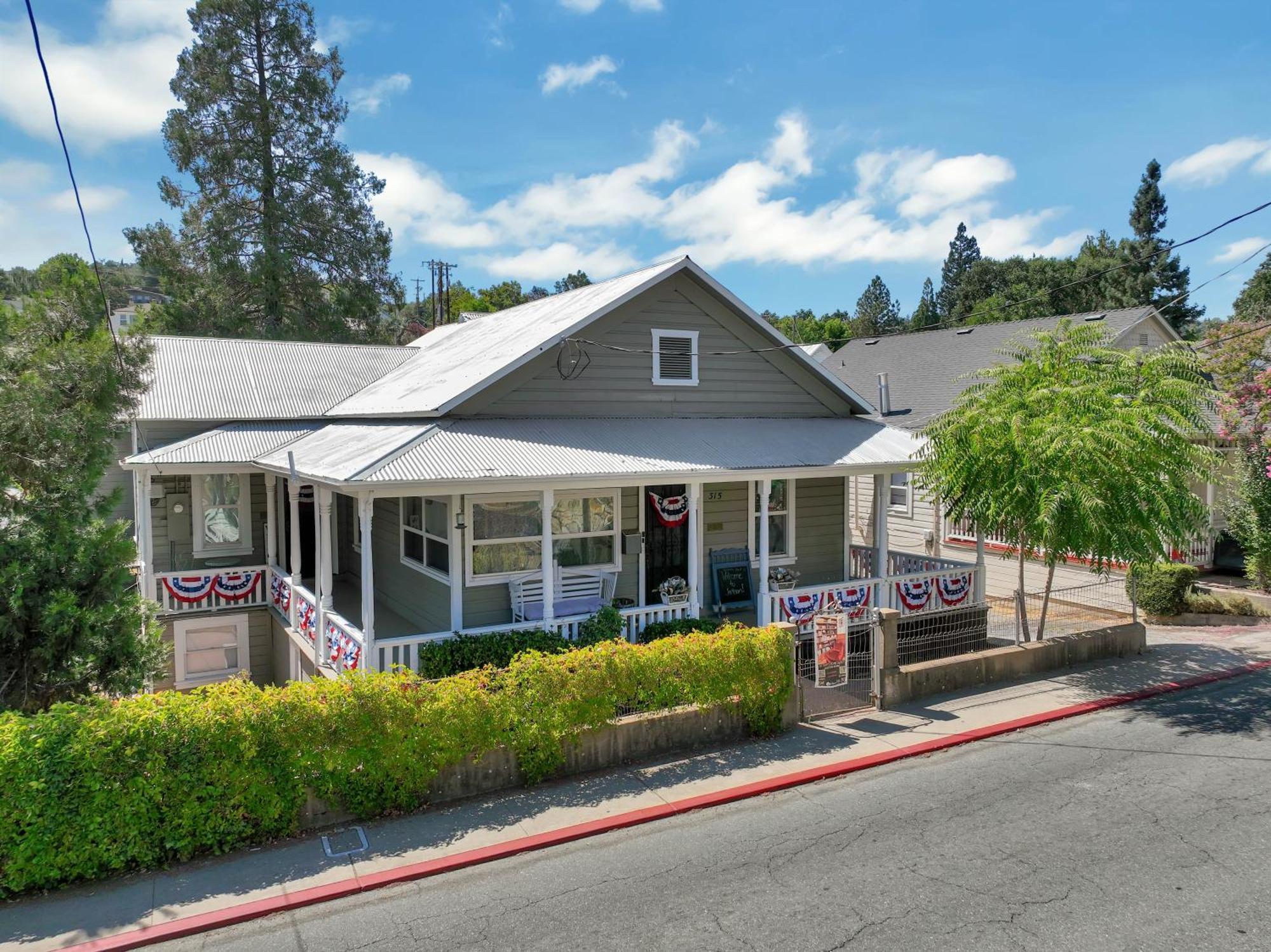 Spacious Downtown Jackson Retreat- Historic Hangout Екстер'єр фото